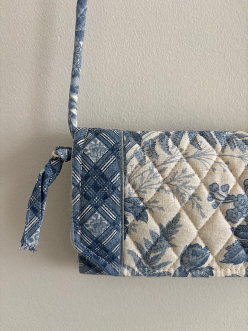 Vintage ‘90s Vera Bradley Crossbody - Blue Toile - Picture 2 of 6